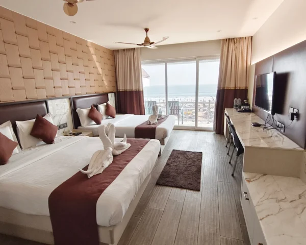 Four Bed Luxury Family Front Balcony Sea Facing