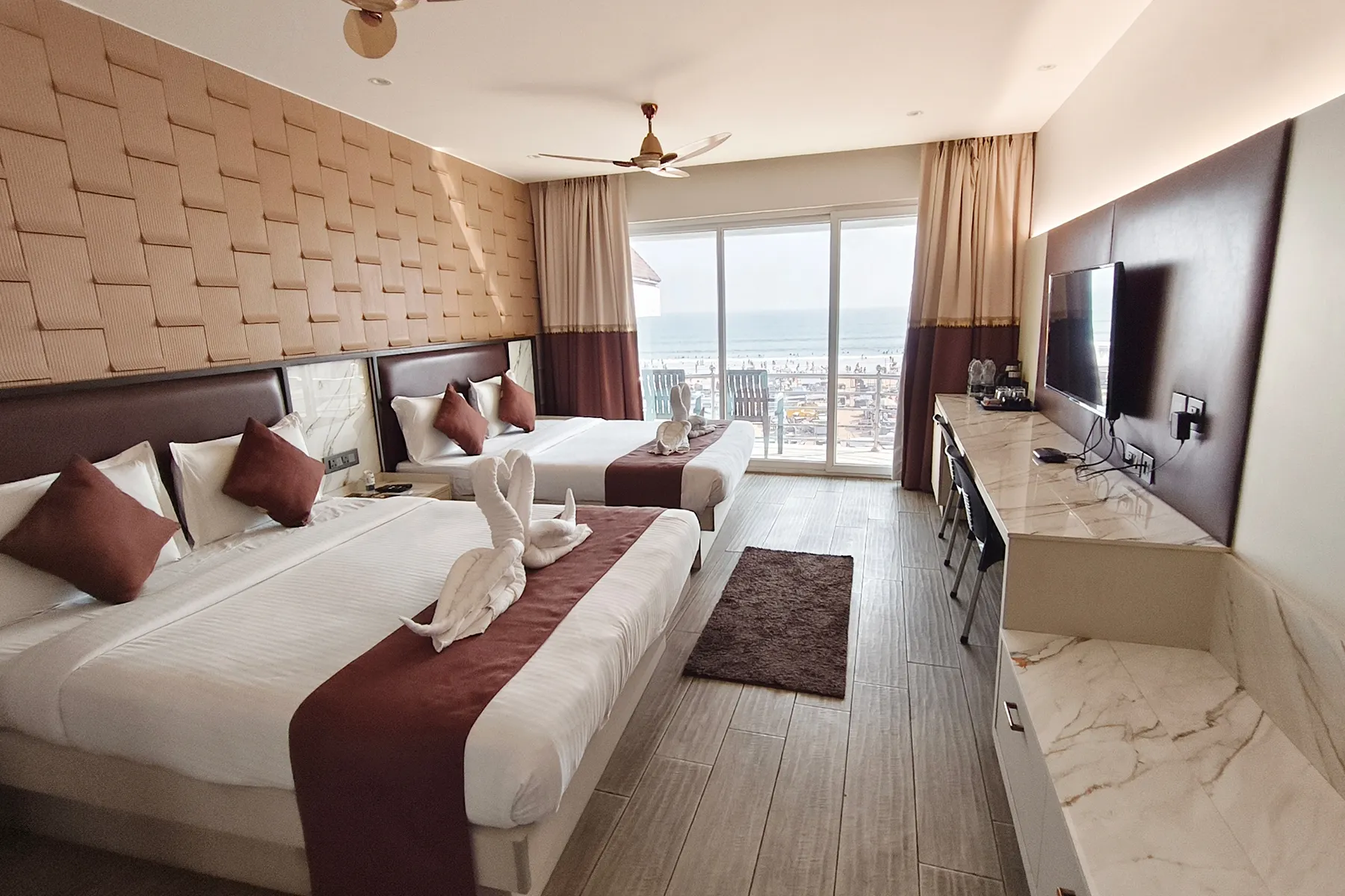 Four Bed Luxury Family Front Balcony Sea Facing