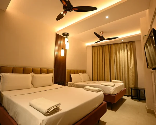 Four Bed Luxury Front Balcony Sea Facing