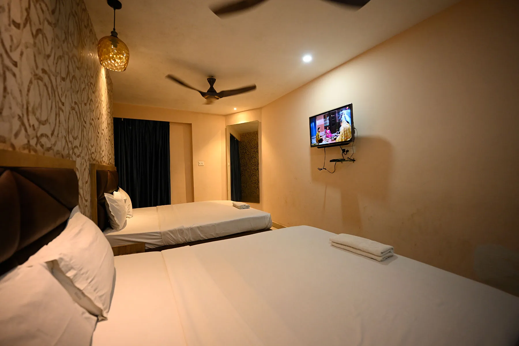 Four Bed Luxury Window Sea Facing