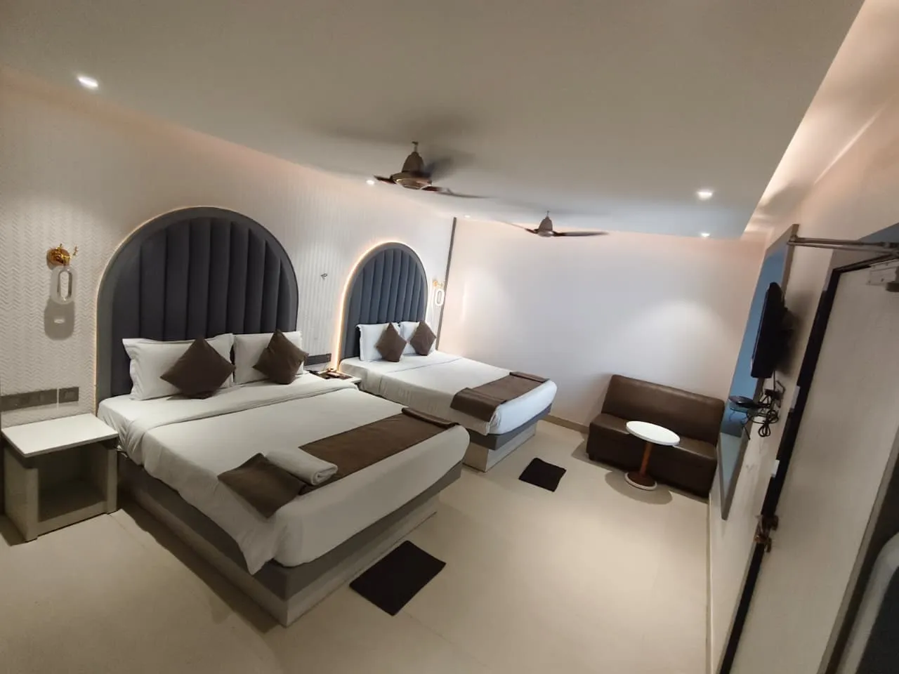 Maharaja Luxury (Top Floor) Sea Facing